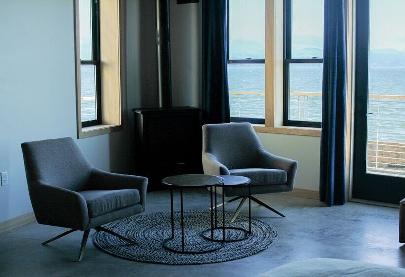 Студия Deluxe, Bowline