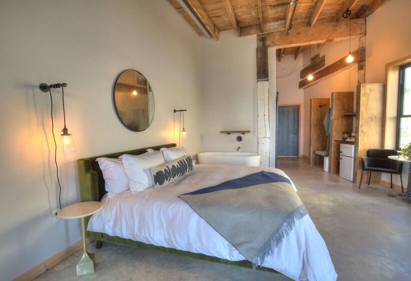 Студия Deluxe, Bowline