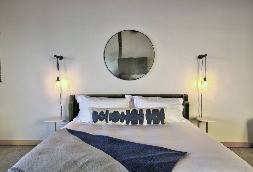 Студия Deluxe, Bowline