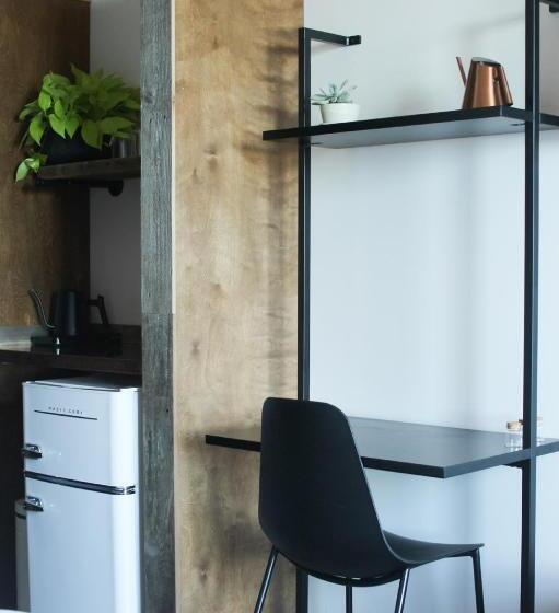 Студия Deluxe, Bowline