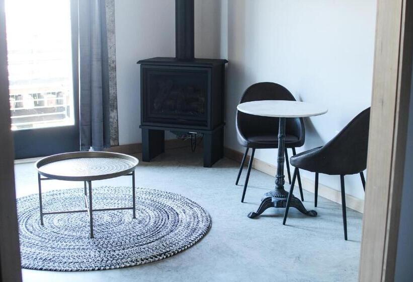 Студия Deluxe, Bowline