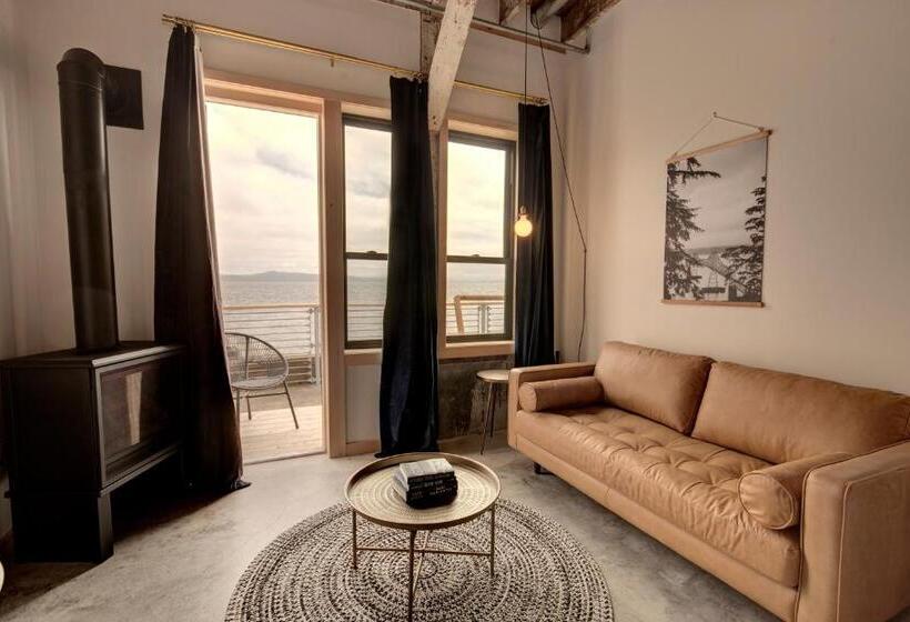 Студия Deluxe, Bowline