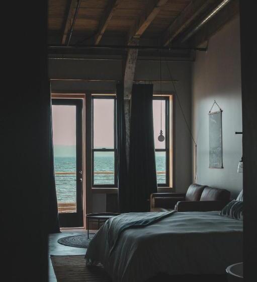 Студия Deluxe, Bowline