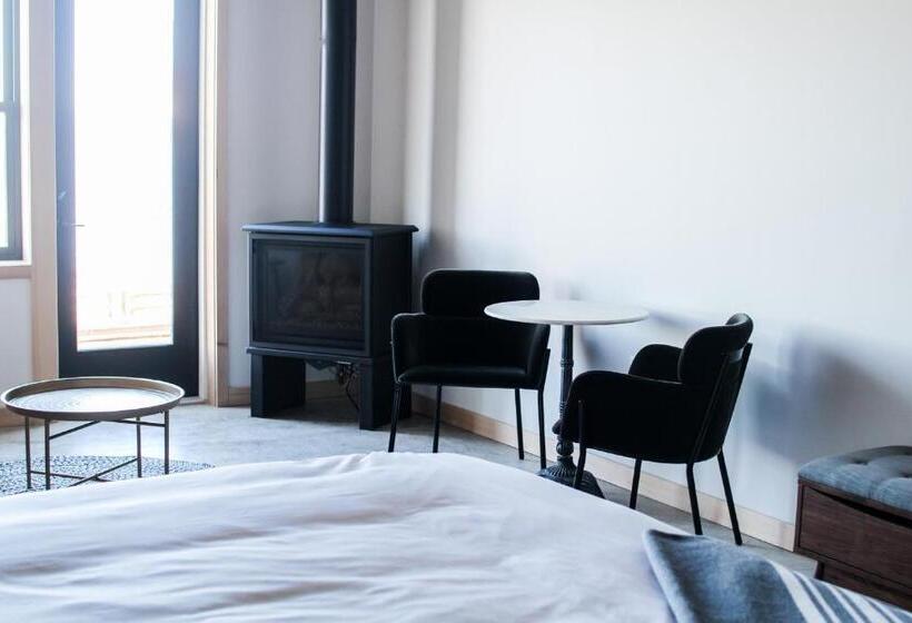 Студия Deluxe, Bowline