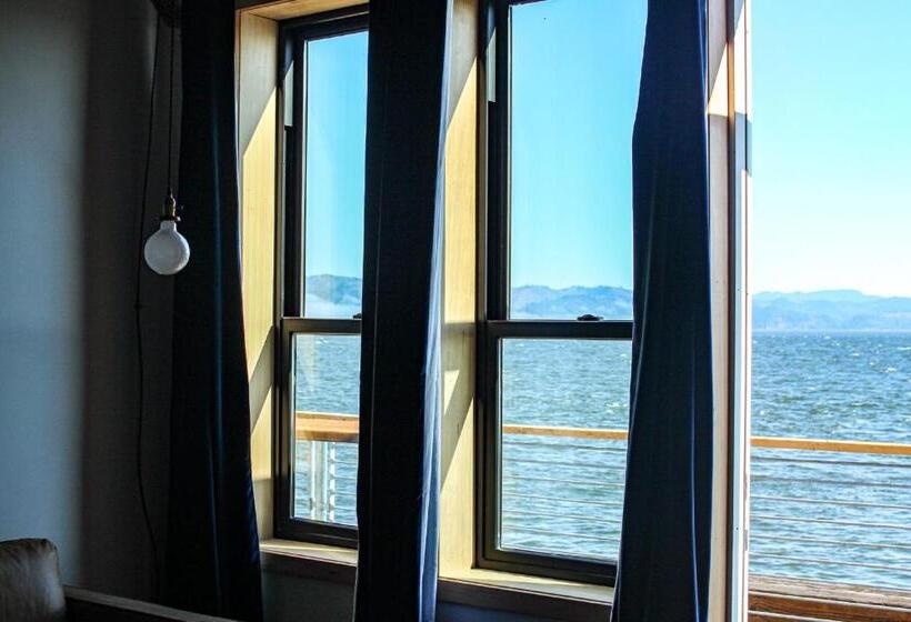 Студия Deluxe, Bowline