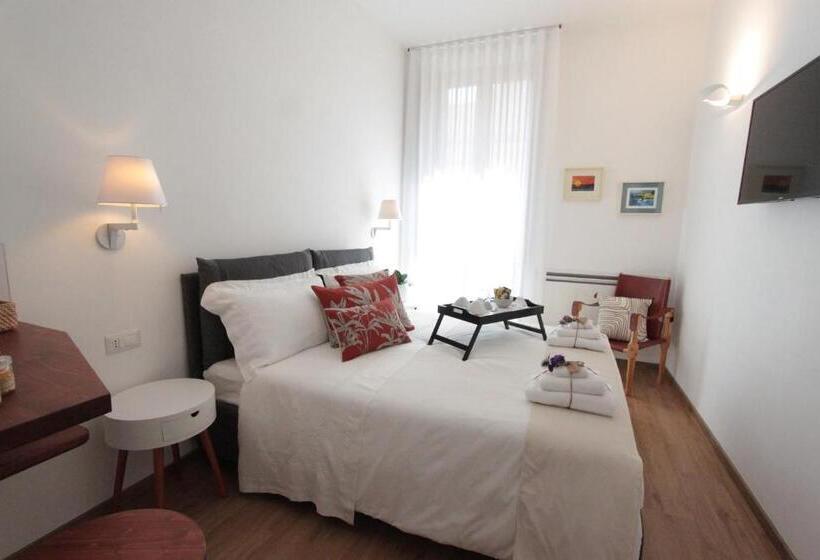 اتاق استاندارد با بالکن, Palazzo Pinto B&b   Brindisi