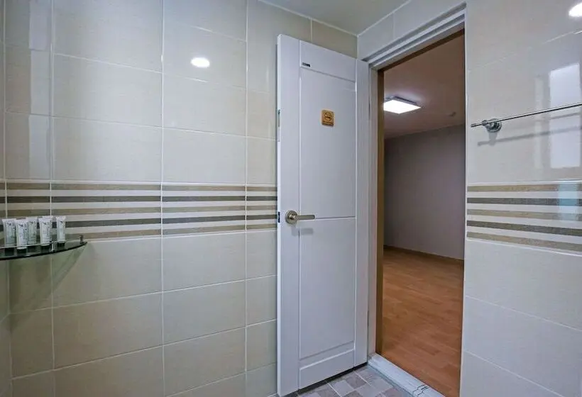 اتاق خانوادگی, Dashim Guest House