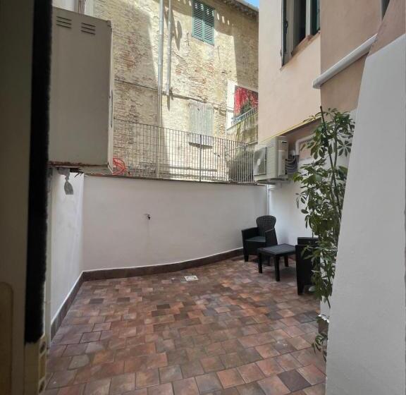 חדר סטנדרט, L'antica Falconeria