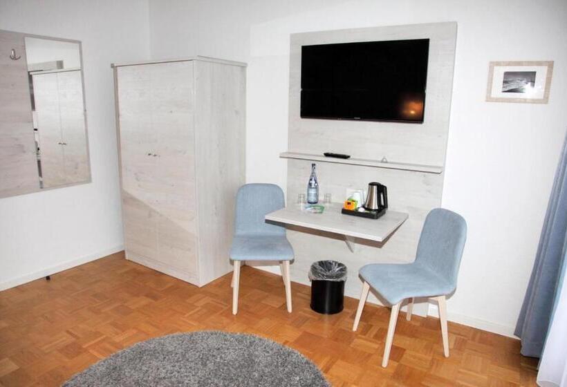 اتاق لوکس با بالکن, Pension Norddeich