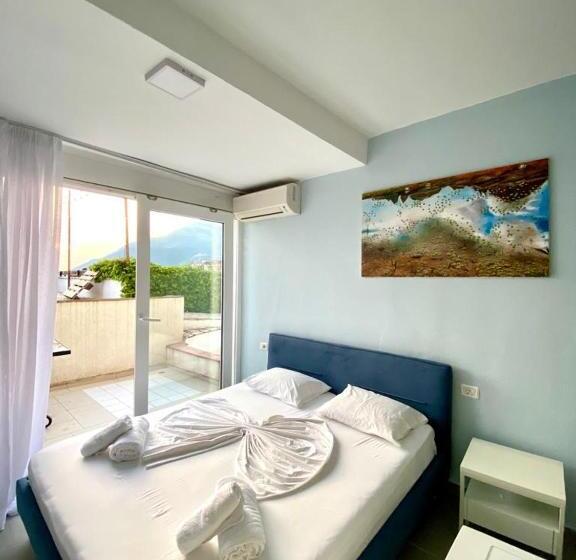 اتاق لوکس با بالکن و چشم‌انداز دریا, The Olives Terrace Residences