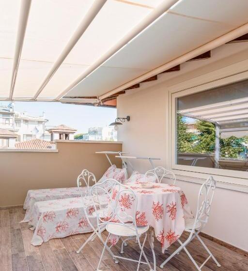 سوئیت جونیور با تراس, Villa Diletta B&b