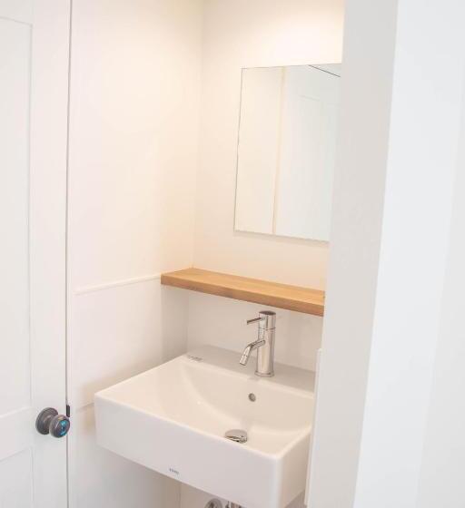 バス共有のスタンダードルーム, 50歳以下限定   チェックイン15 18時のみ可能      出雲大社 徒歩5分   Hareilo Sevens Hostel