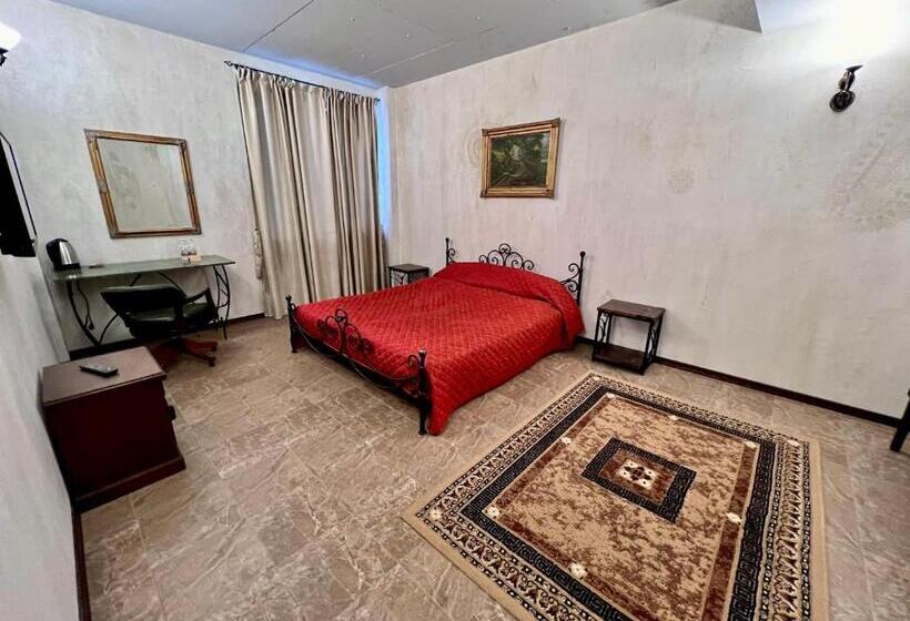 １ベッドルームのデラックスアパートメント, хотел антик