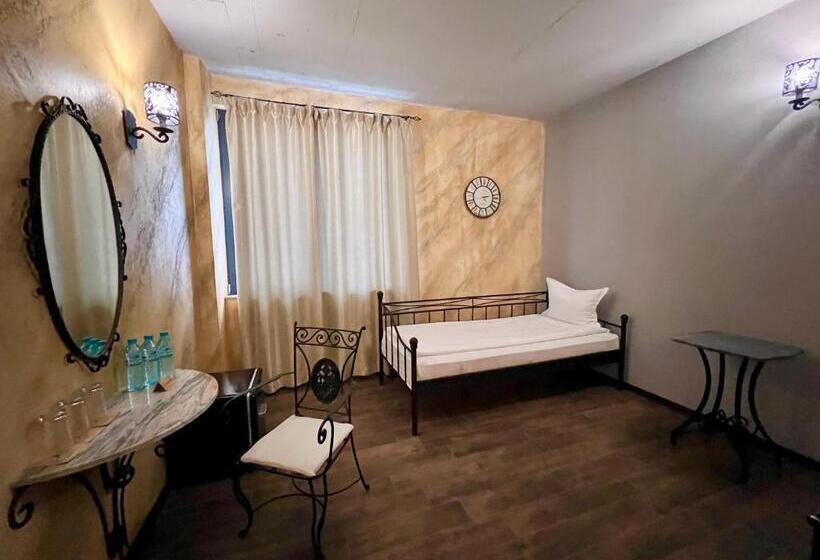 デラックストリプルルーム, хотел антик