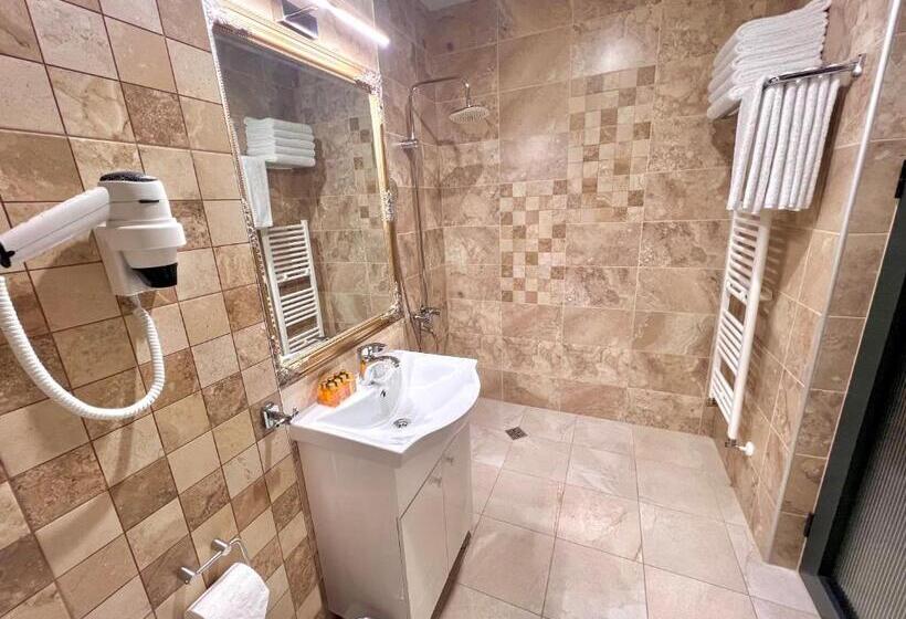 デラックスの４人部屋, хотел антик