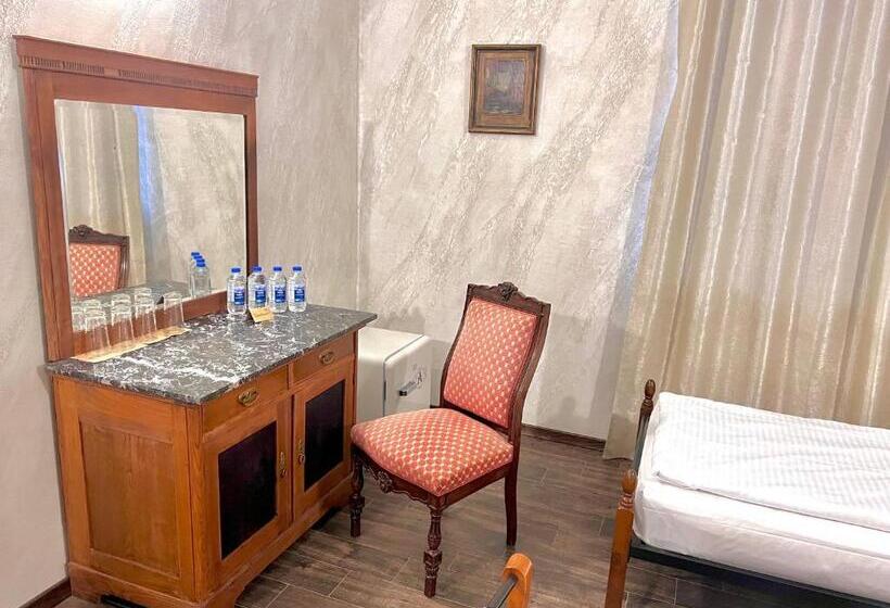 デラックスの４人部屋, хотел антик