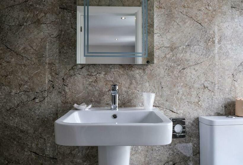 Superior Rum, Anelli