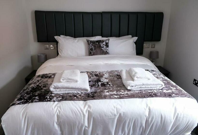 Quarto Familiar, Anelli
