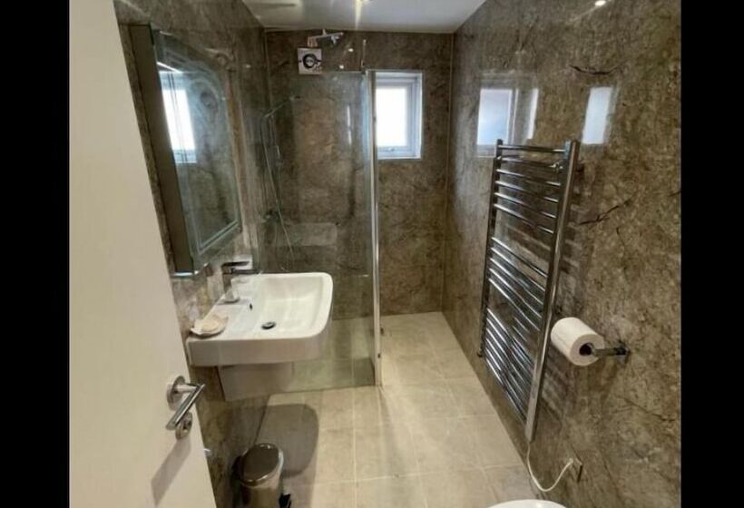 Quarto Estandar, Anelli