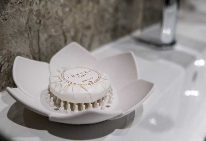 Superior Rum, Anelli