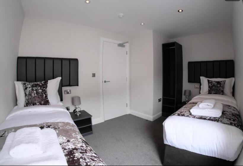 Quarto Familiar, Anelli