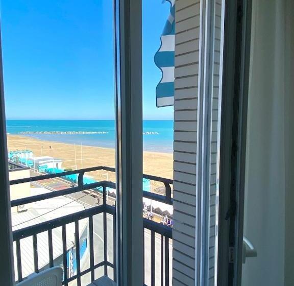 オーシャンビュースタンダードルーム, Flying