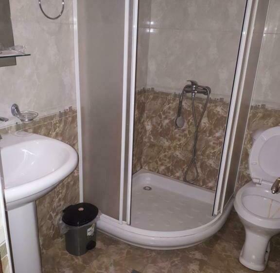 اتاق استاندارد سه تخته با بالکن, Gah