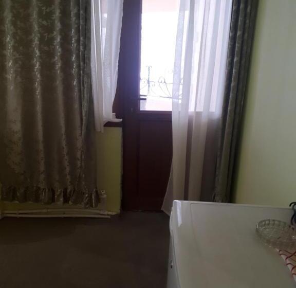 اتاق استاندارد سه تخته با بالکن, Gah