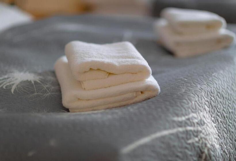 Quarto Deluxe, & Restaurant Barca