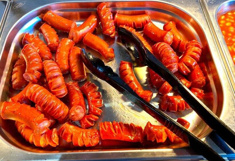 Quarto Deluxe, & Restaurant Barca