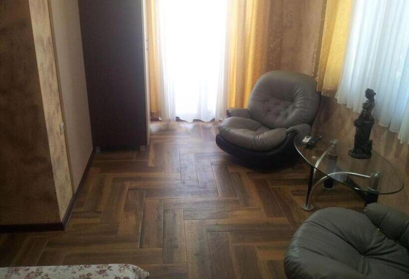 标准间, къща за гости ели