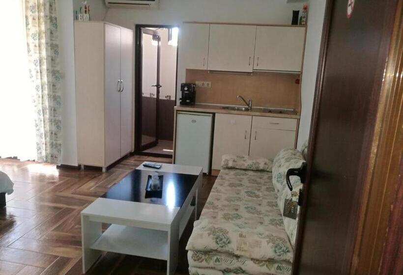 家庭工作室, къща за гости ели