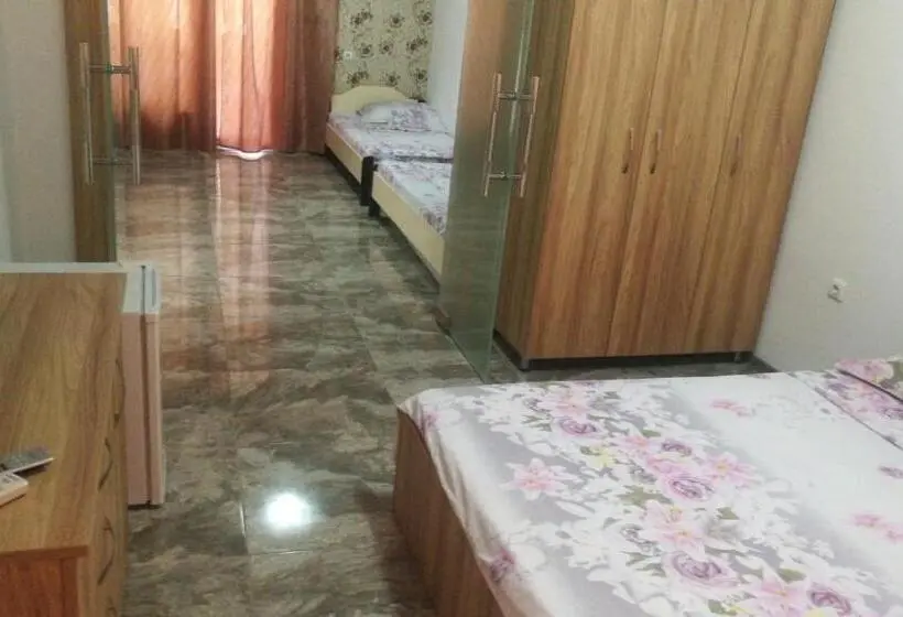 اتاق لوکس چهار تخته, къща за гости ели
