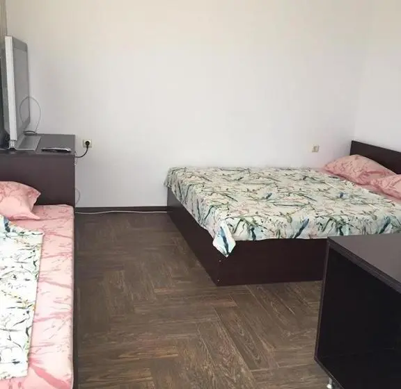 اتاق استاندارد سه نفره, къща за гости ели