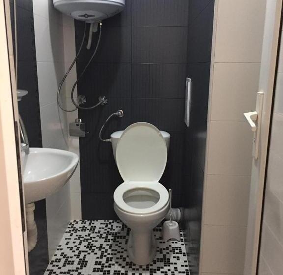 标准三人间, къща за гости ели