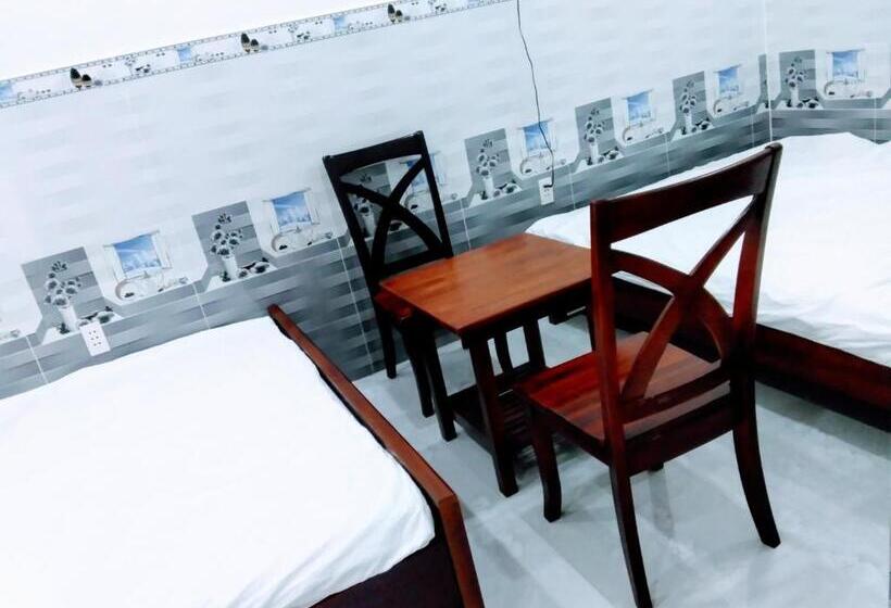 اتاق خانوادگی, Nhà Nghỉ Đế Vương