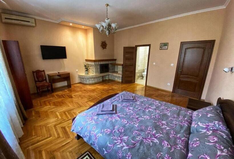 סוויטה, Villa Magda