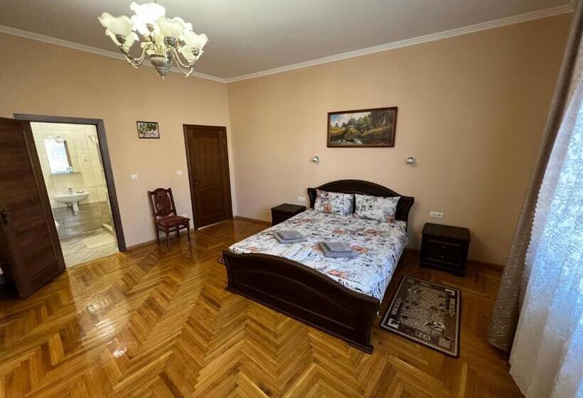 סוויטה, Villa Magda