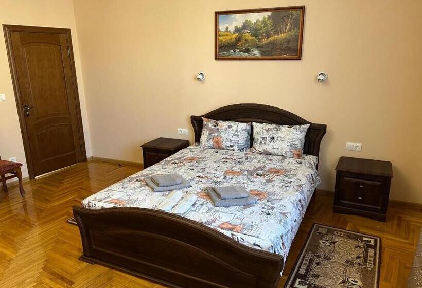 סוויטה, Villa Magda