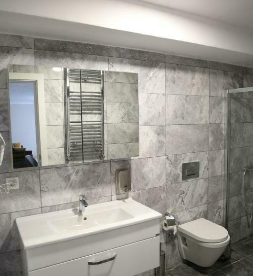 デラックスの４人部屋, Emin Residence