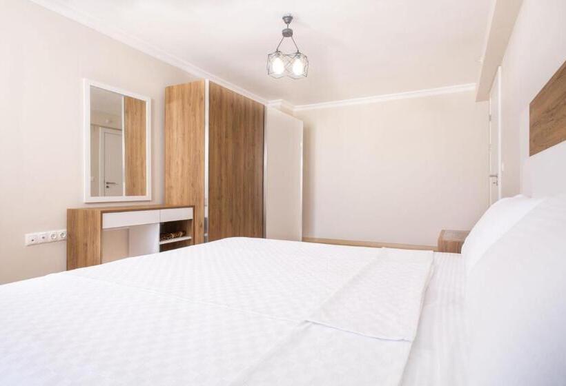 デラックスの４人部屋, Emin Residence