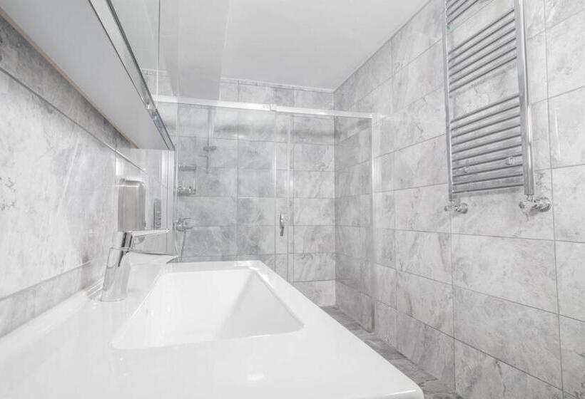 ジュニアスイート, Emin Residence