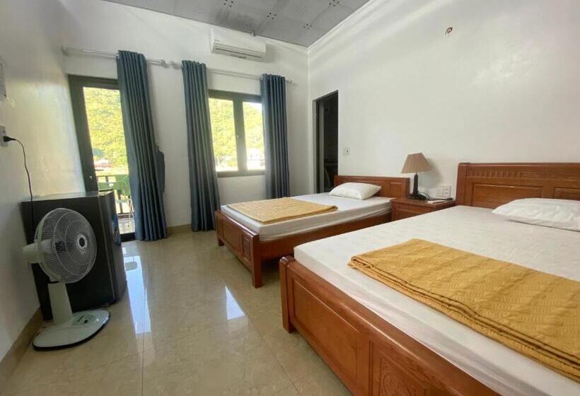 اتاق استاندارد چهارنفره با بالکن, Cat Ba Rustic Homestay