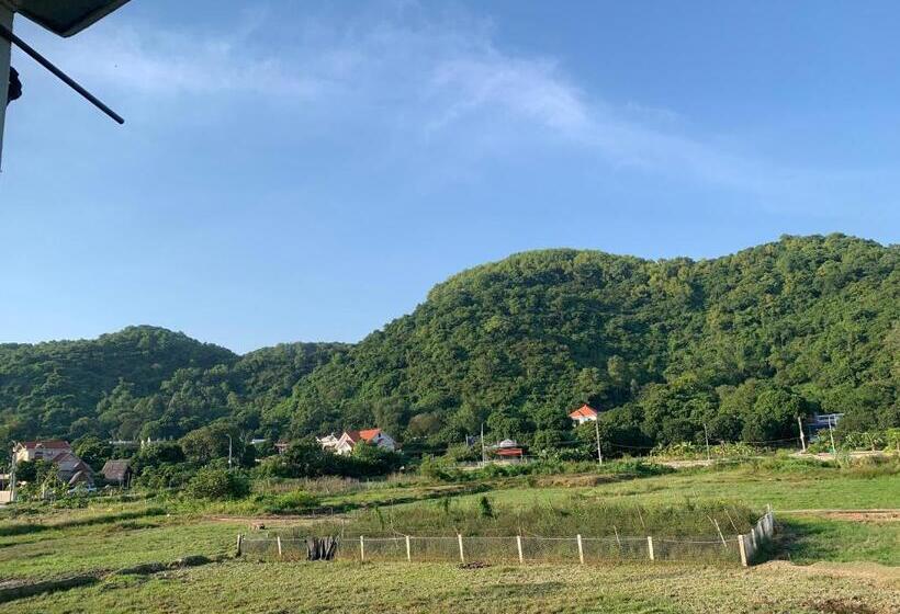 اتاق استاندارد چهارنفره با بالکن, Cat Ba Rustic Homestay