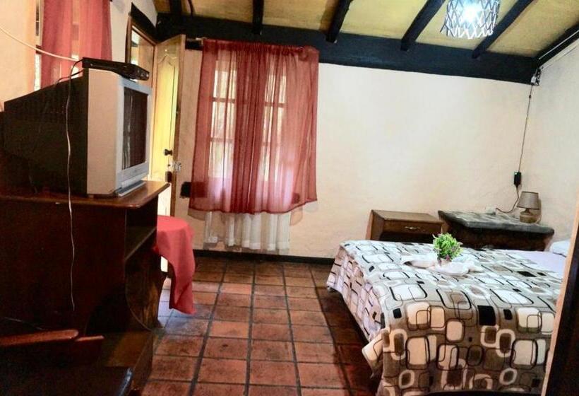 بنجلو قياسى, Hostería Cabañas Del Pescador