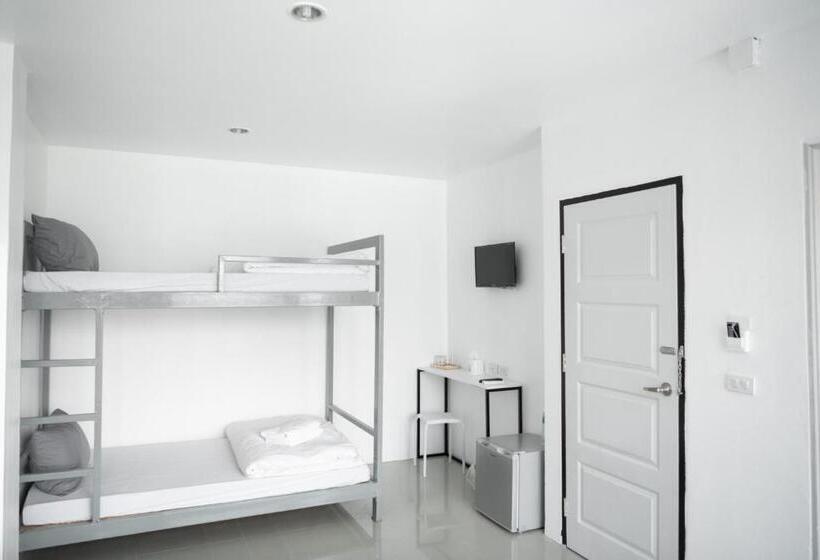 اتاق استاندارد چهار تخته, Studio 41 Salayasai4