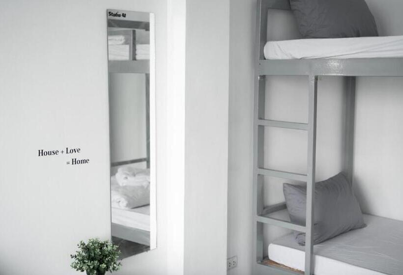 اتاق استاندارد چهار تخته, Studio 41 Salayasai4