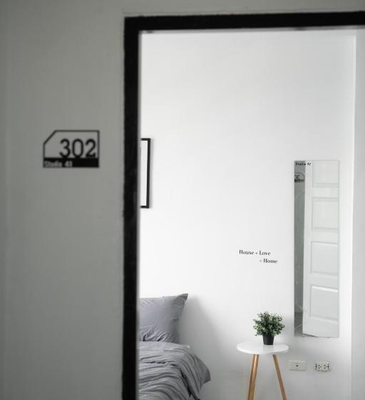 اتاق استاندارد چهار تخته, Studio 41 Salayasai4