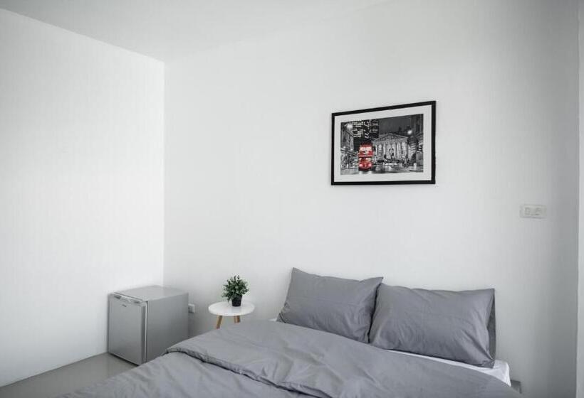 اتاق استاندارد, Studio 41 Salayasai4