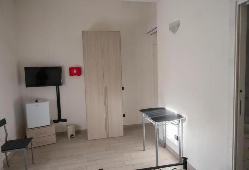 غرفة قياسية, Il Giardino Dell'eden